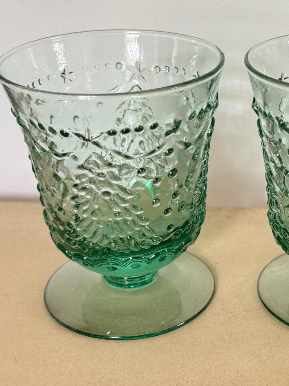 Vintage Glass Studio Nova Holiday Cheer Green Christmas Tree Glasses Set 2 9 Oz